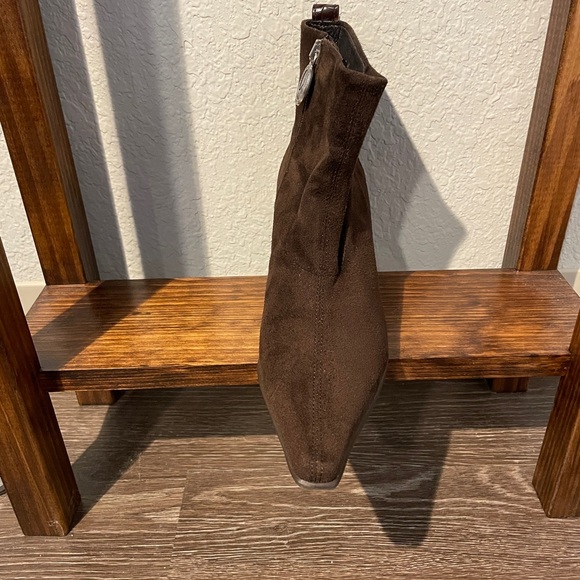 Donald J. Pliner Lola S495 Suede Boots Chocolate Brown Kitty Heels Size7 - Picture 2 of 7